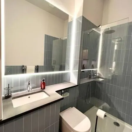 Redland - 4 Apartment