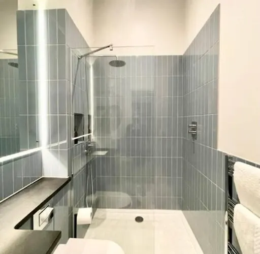 Redland - 4 Apartment