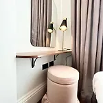 Redland - 4 *
